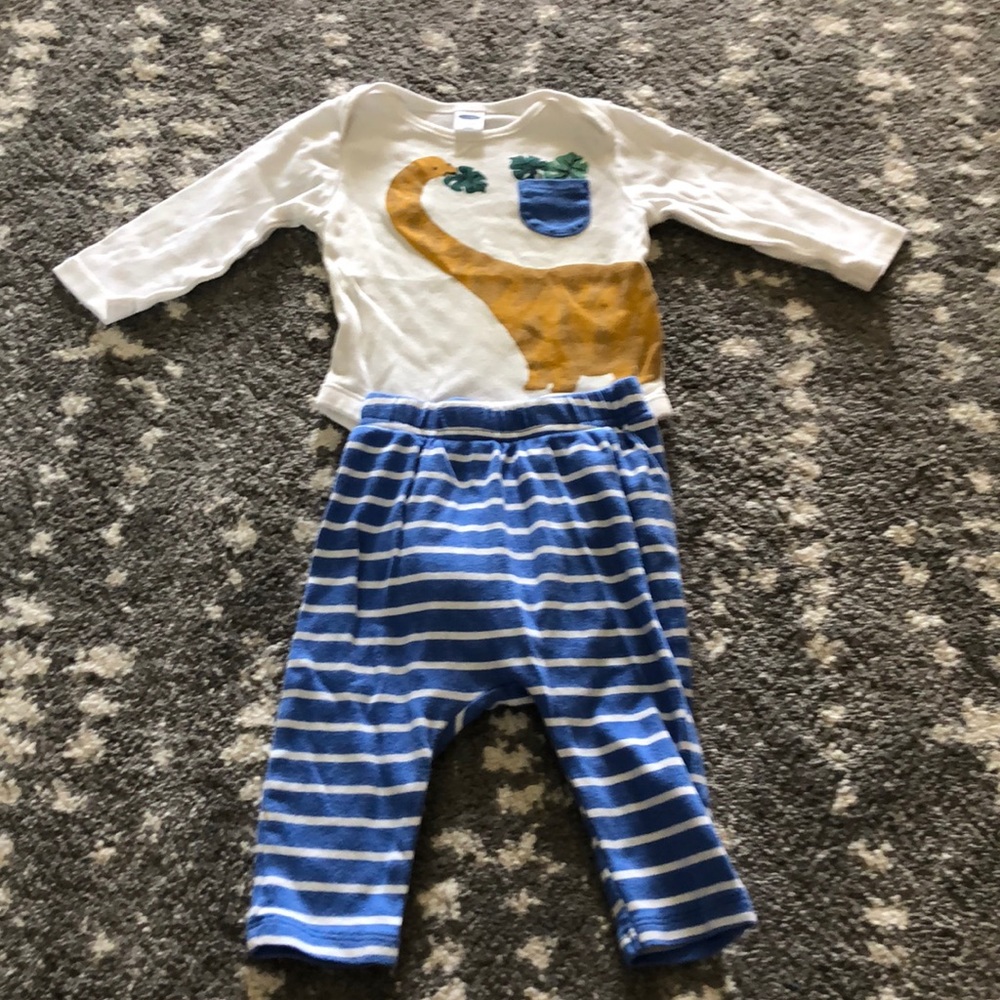 2-piece dinosaur outfit